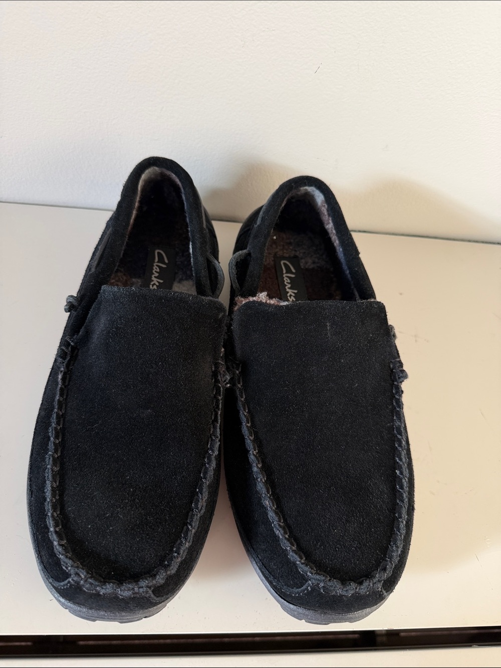 Clarks Women’s Black Suede Slip-On Moccasin‎ Loafers. Sz 9M